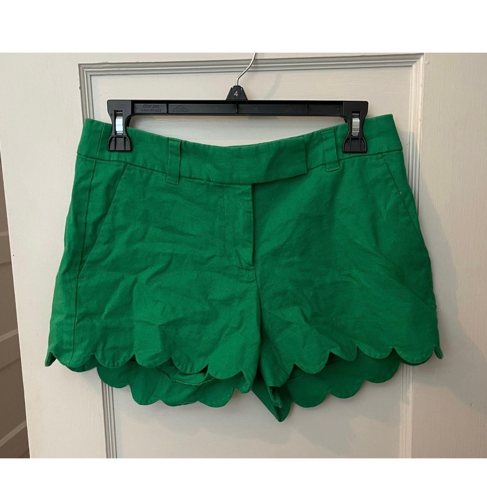 Scalloped green shorts